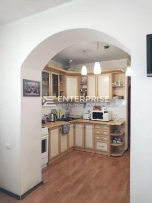 For sale 3-room apartment with renovation near Poznyaki metro station, Dragomanova street