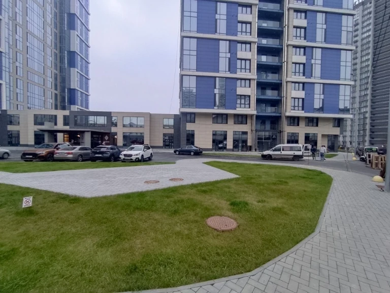 Sale of 4-room apartment 162 m², Zverynetskaya Street.