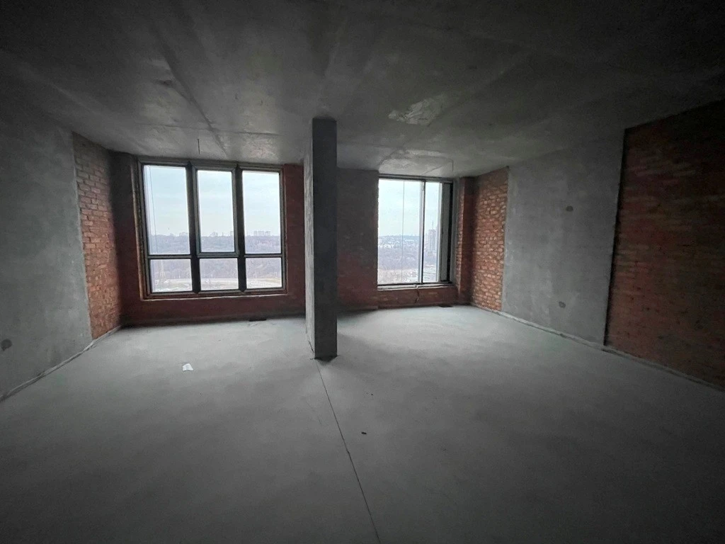 Sale of 4-room apartment 162 m², Zverynetskaya Street.