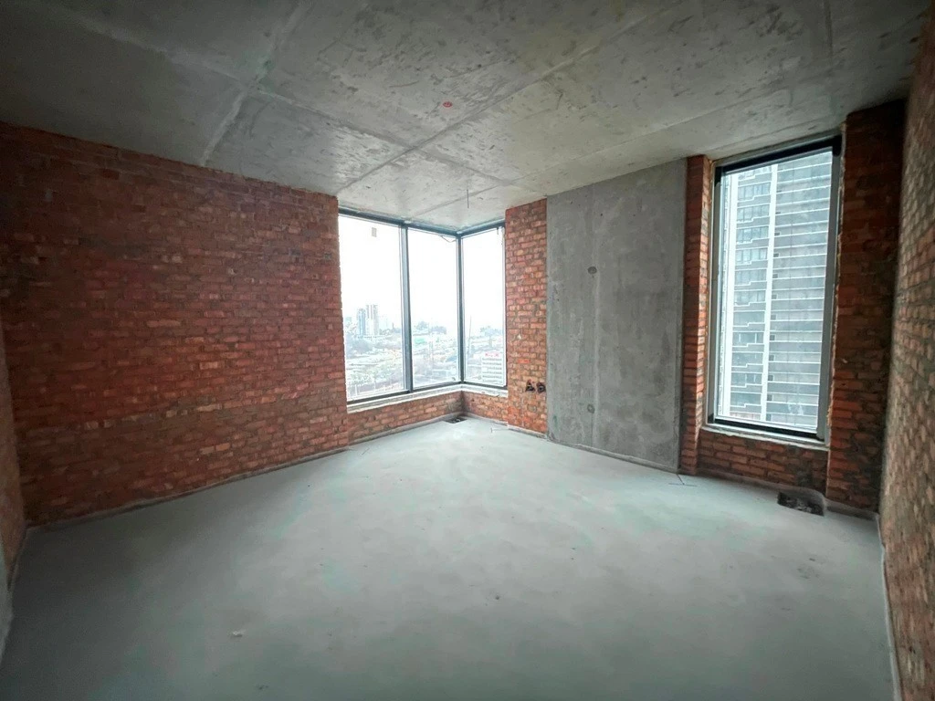 Sale of 4-room apartment 162 m², Zverynetskaya Street.