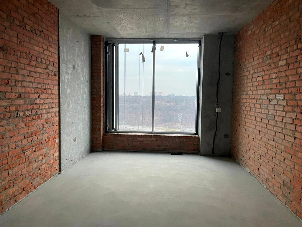 Sale of 4-room apartment 162 m², Zverynetskaya Street.