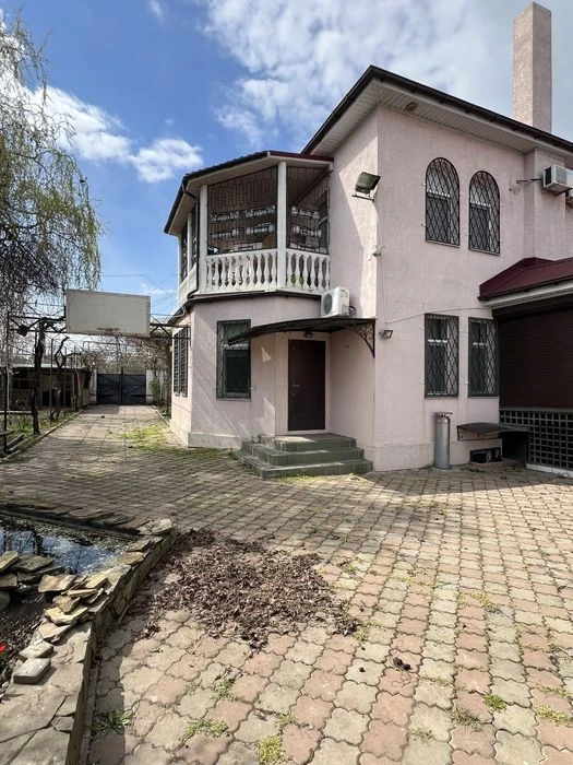 ‼️I am selling a family house for 10 hundred. near Savignon railway station