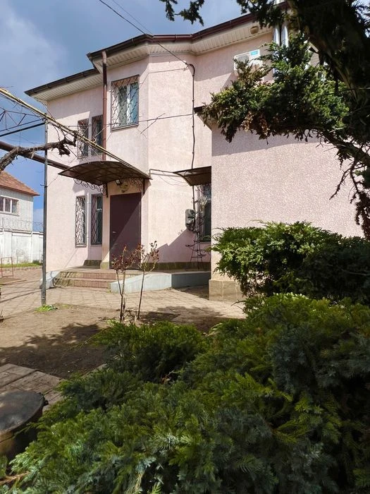 ‼️I am selling a family house for 10 hundred. near Savignon railway station