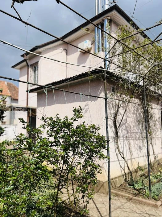 ‼️I am selling a family house for 10 hundred. near Savignon railway station