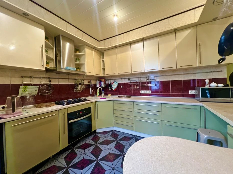 ‼️I am selling a family house for 10 hundred. near Savignon railway station