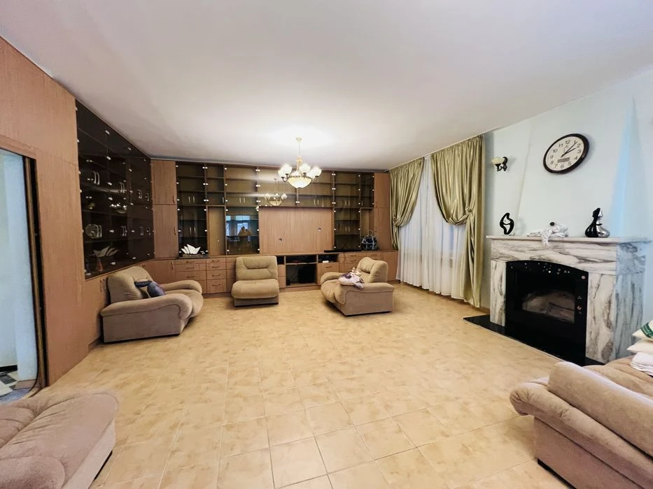 ‼️I am selling a family house for 10 hundred. near Savignon railway station