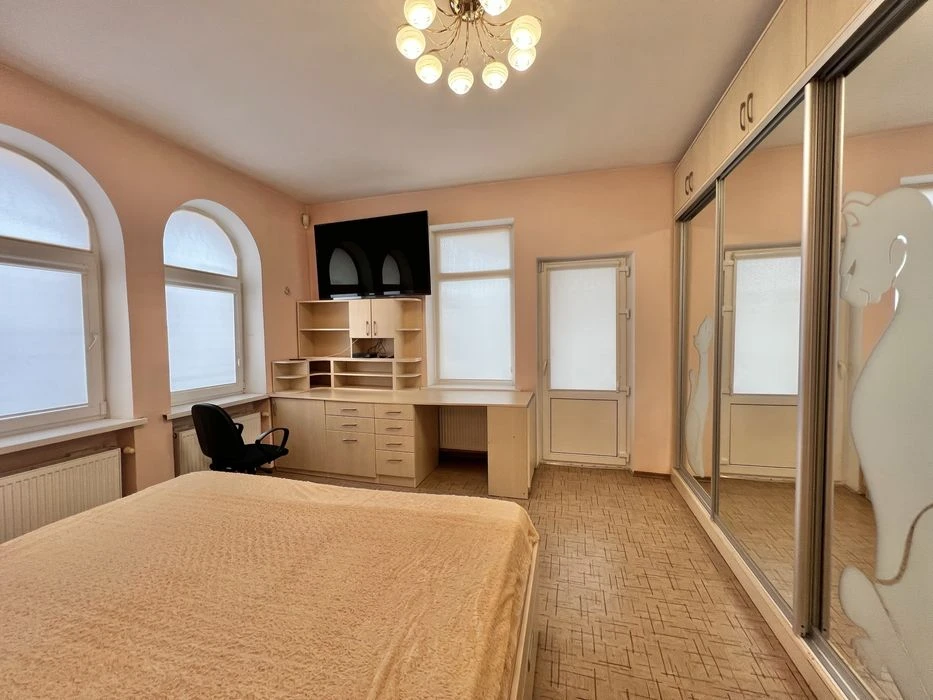 ‼️I am selling a family house for 10 hundred. near Savignon railway station