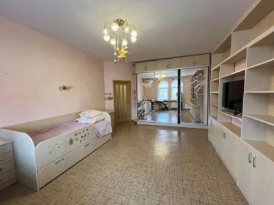 ‼️I am selling a family house for 10 hundred. near Savignon railway station