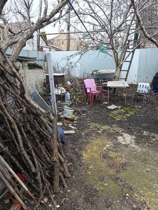 House near Malinovsky Market, 3 acres of land, can be rented