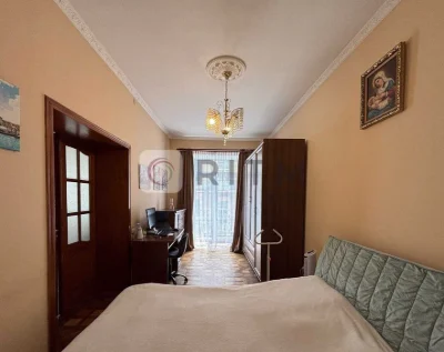 Продажа: 3-комн. квартиры 74 м² на ул. Дорошенко с балконом