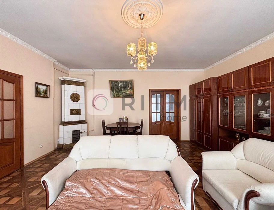 Продажа: 3-комн. квартиры 74 м² на ул. Дорошенко с балконом