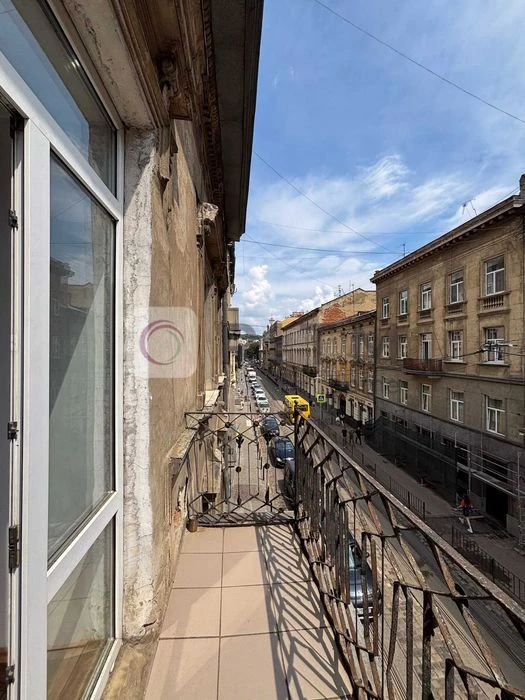 Продажа: 3-комн. квартиры 74 м² на ул. Дорошенко с балконом