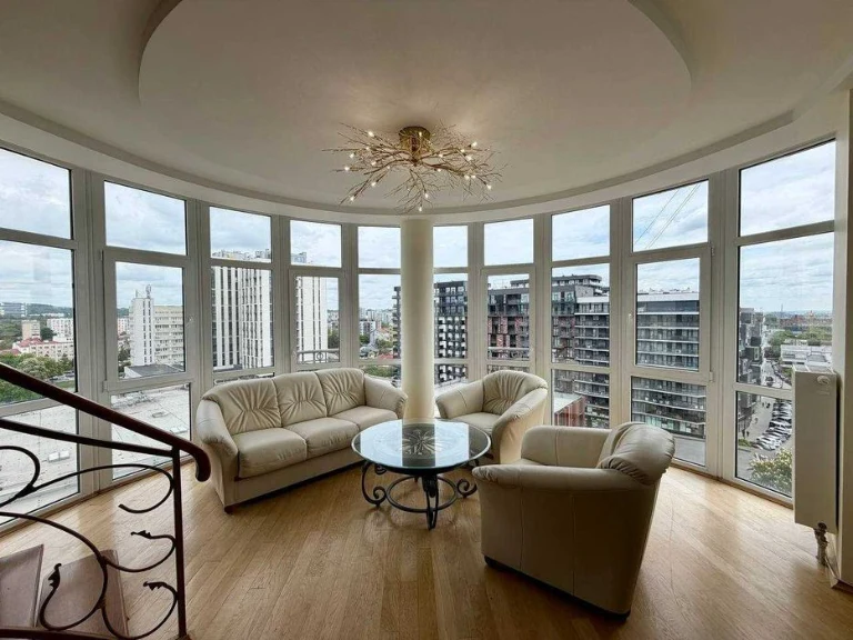 For sale spacious apartment 175.4 with renovation and panoramic view