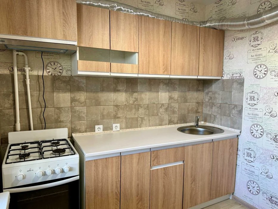Sale of 1-room apartment 32 m2 on Priluzhna Street 10 - metro station Ak