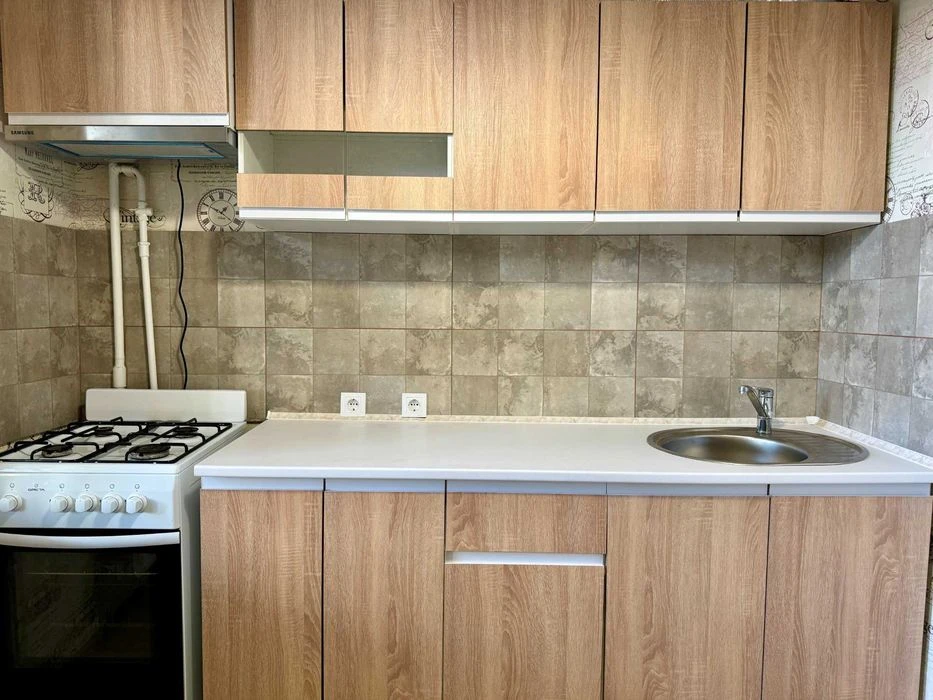 Sale of 1-room apartment 32 m2 on Priluzhna Street 10 - metro station Ak