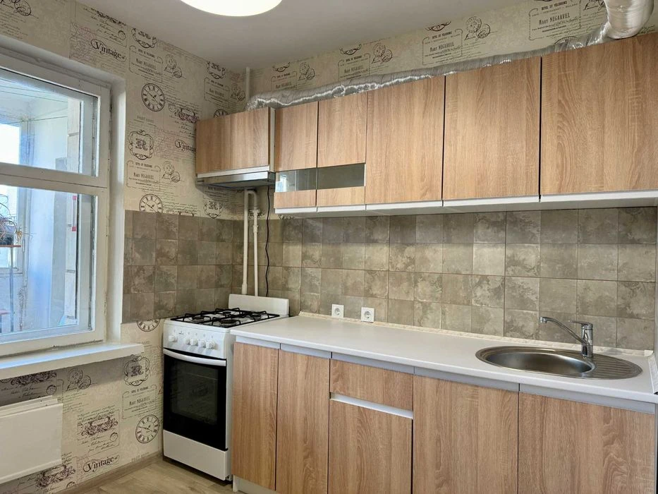 Sale of 1-room apartment 32 m2 on Priluzhna Street 10 - metro station Ak