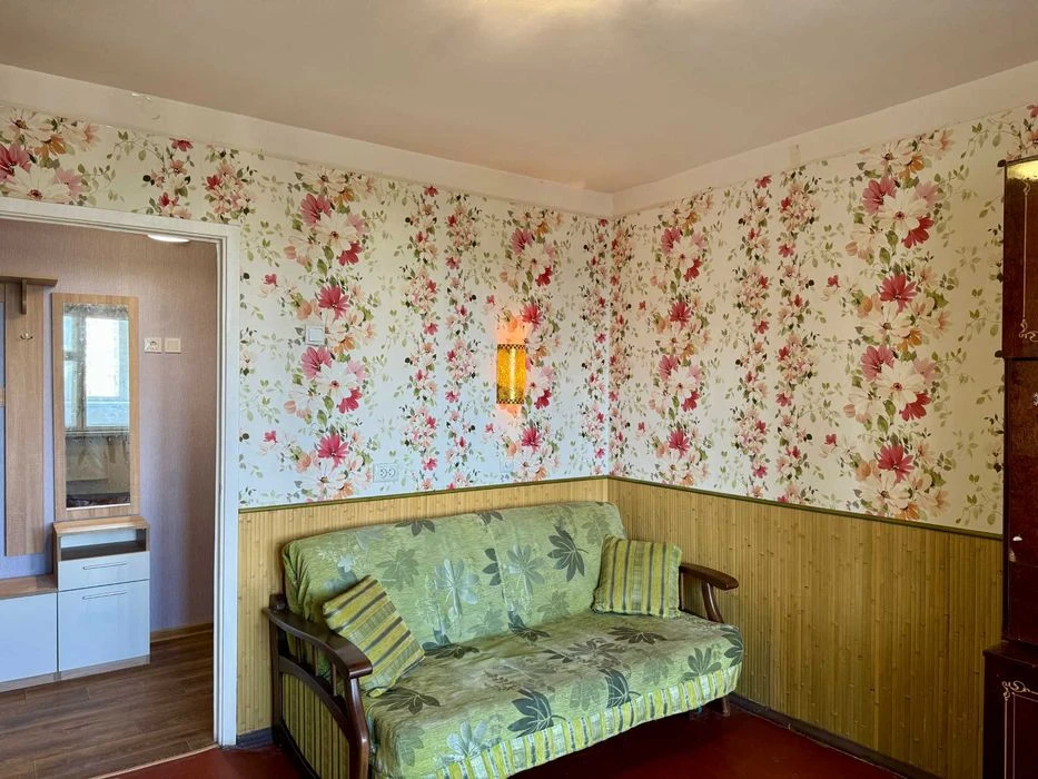 Sale of 1-room apartment 32 m2 on Priluzhna Street 10 - metro station Ak