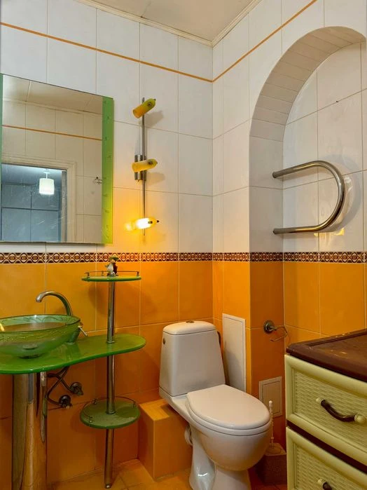 Sale of 1-room apartment 32 m2 on Priluzhna Street 10 - metro station Ak