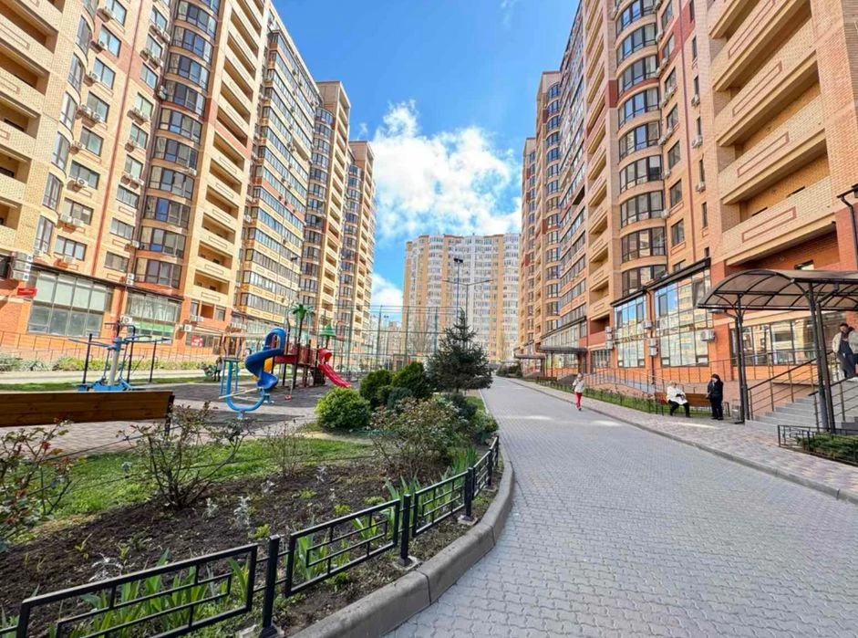 Продам двухуровневую квартиру в ЖК «Армейский», парк Победы.