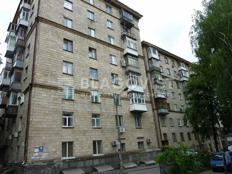 For sale 3-room Beresteysky Avenue 60 Stalinka elevator Nivky B