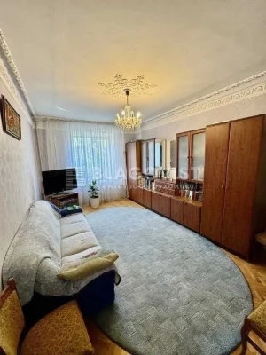 For sale 3-room Beresteysky Avenue 60 Stalinka elevator Nivky B
