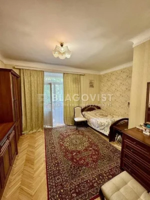 For sale 3-room Beresteysky Avenue 60 Stalinka elevator Nivky B