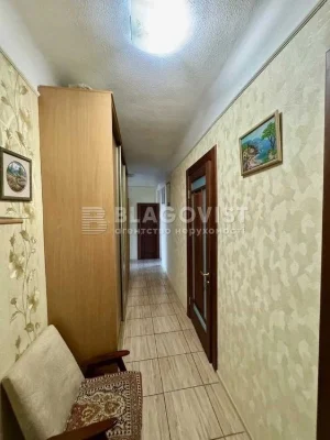 For sale 3-room Beresteysky Avenue 60 Stalinka elevator Nivky B