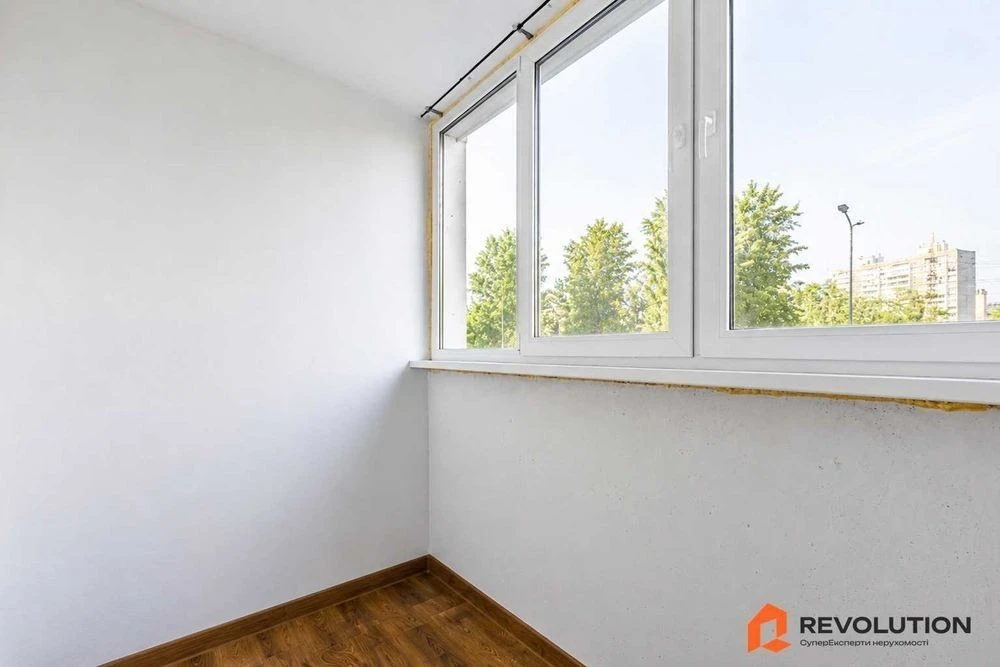 No commission. 3-room apartment for sale 93.29m2, Navigator 2 residential complex, st.