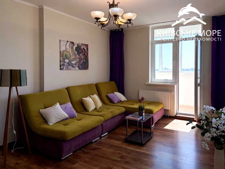 Apartment. Kyiv, Voskresenska Street.