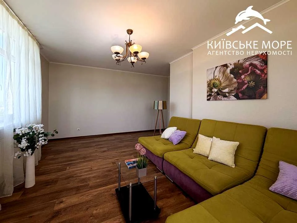 Apartment. Kyiv, Voskresenska Street.