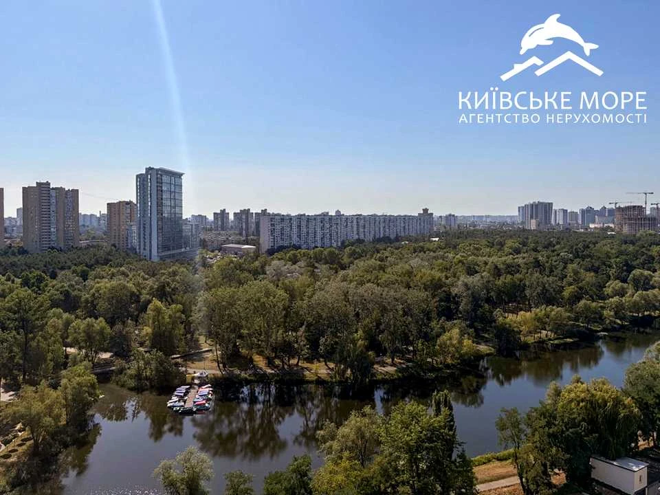 Apartment. Kyiv, Voskresenska Street.
