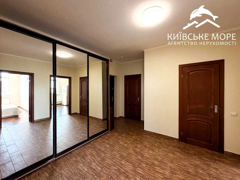 Apartment. Kyiv, Voskresenska Street.