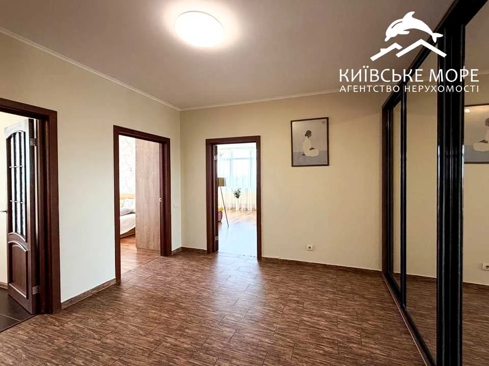 Apartment. Kyiv, Voskresenska Street.