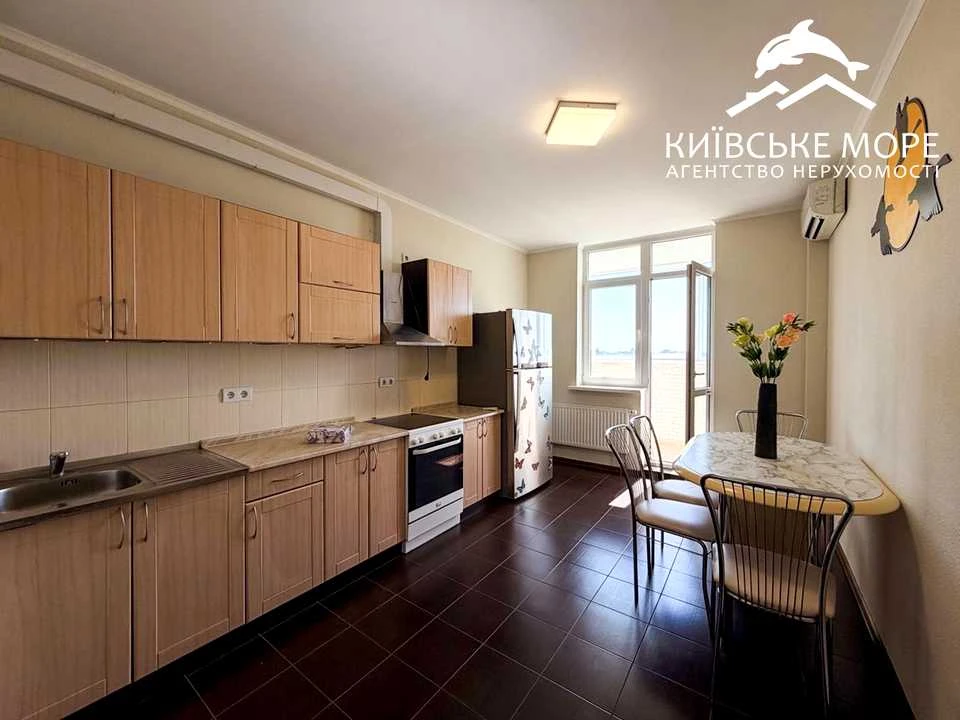 Apartment. Kyiv, Voskresenska Street.