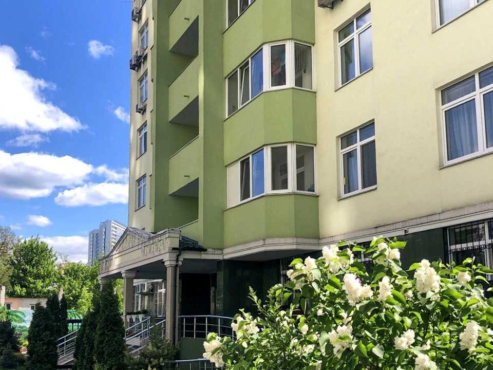 Apartment. Kyiv, Voskresenska Street.