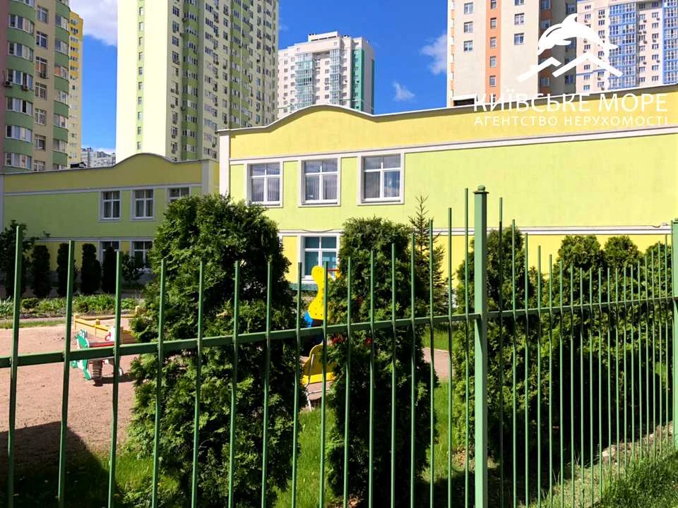 Apartment. Kyiv, Voskresenska Street.