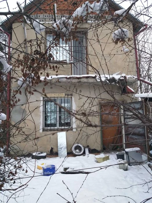 2 этажный дом с большим гаражом 15 соток район автовокзала