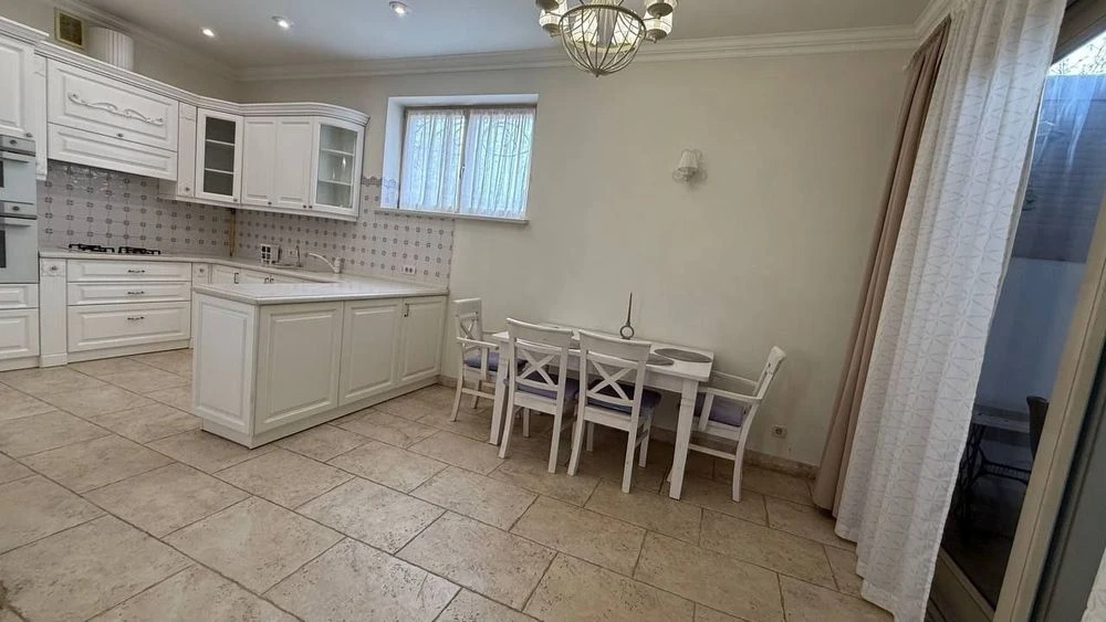 Tairovo / Vyliamsa, I will sell a chic house of 240 sq.m.