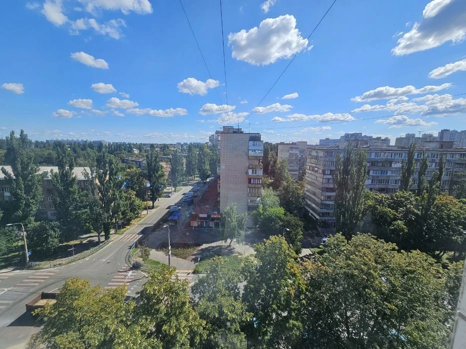 2-к вул. Мирослава  Поповича (Семашка)  17  м. Академмістечк