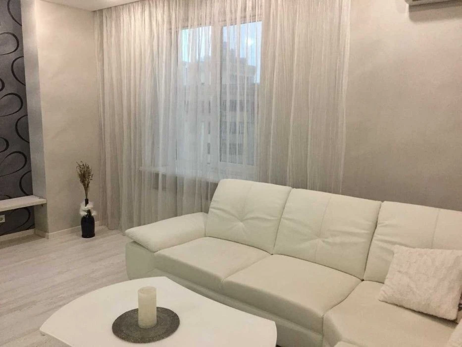Center For sale 3 rooms. 85m. with three parking spaces on Poltava street