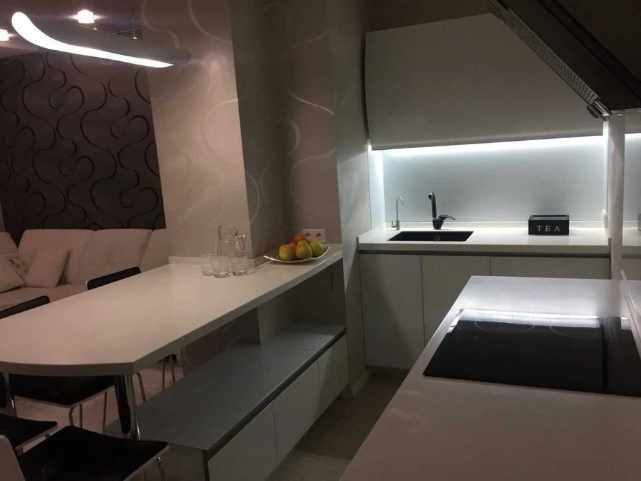 Center For sale 3 rooms. 85m. with three parking spaces on Poltava street