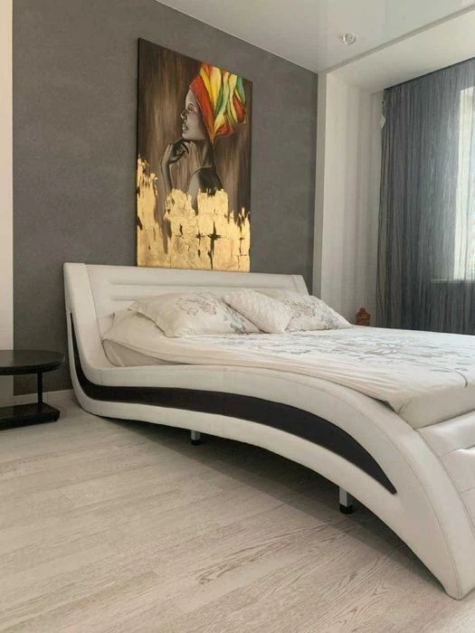Center For sale 3 rooms. 85m. with three parking spaces on Poltava street