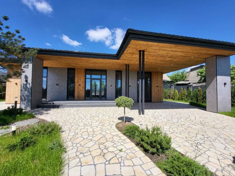 Exclusive one-story house in Pyatnychany