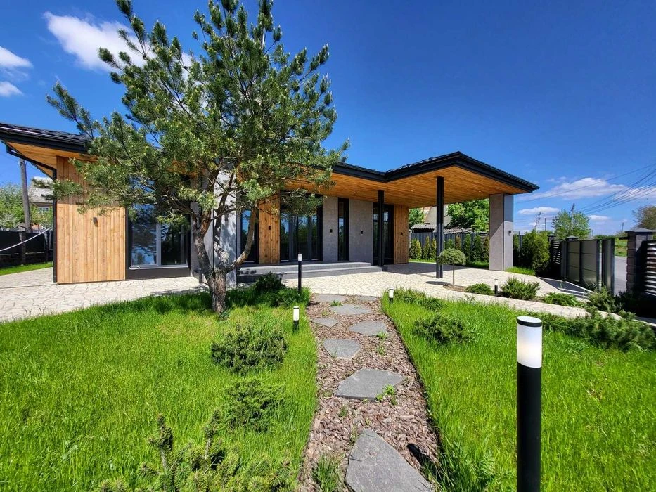 Exclusive one-story house in Pyatnychany