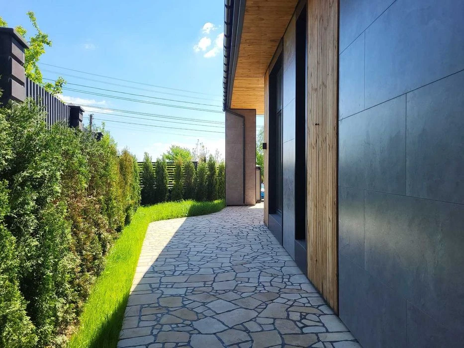 Exclusive one-story house in Pyatnychany