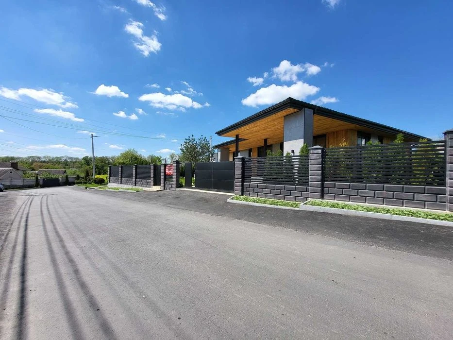 Exclusive one-story house in Pyatnychany