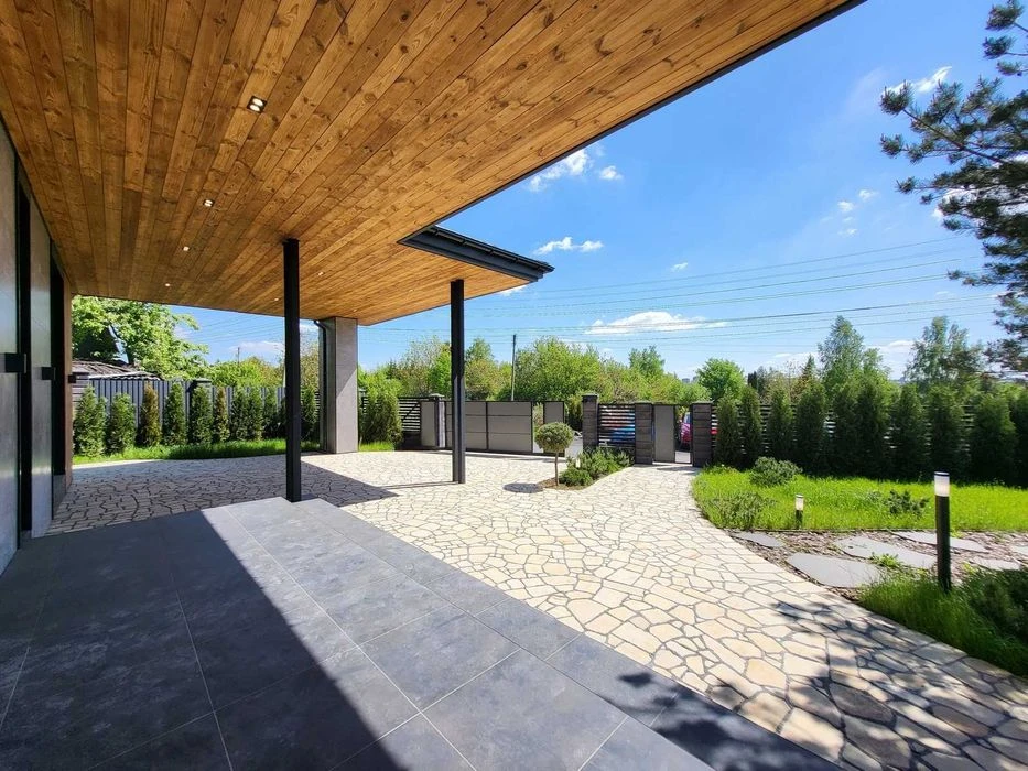Exclusive one-story house in Pyatnychany