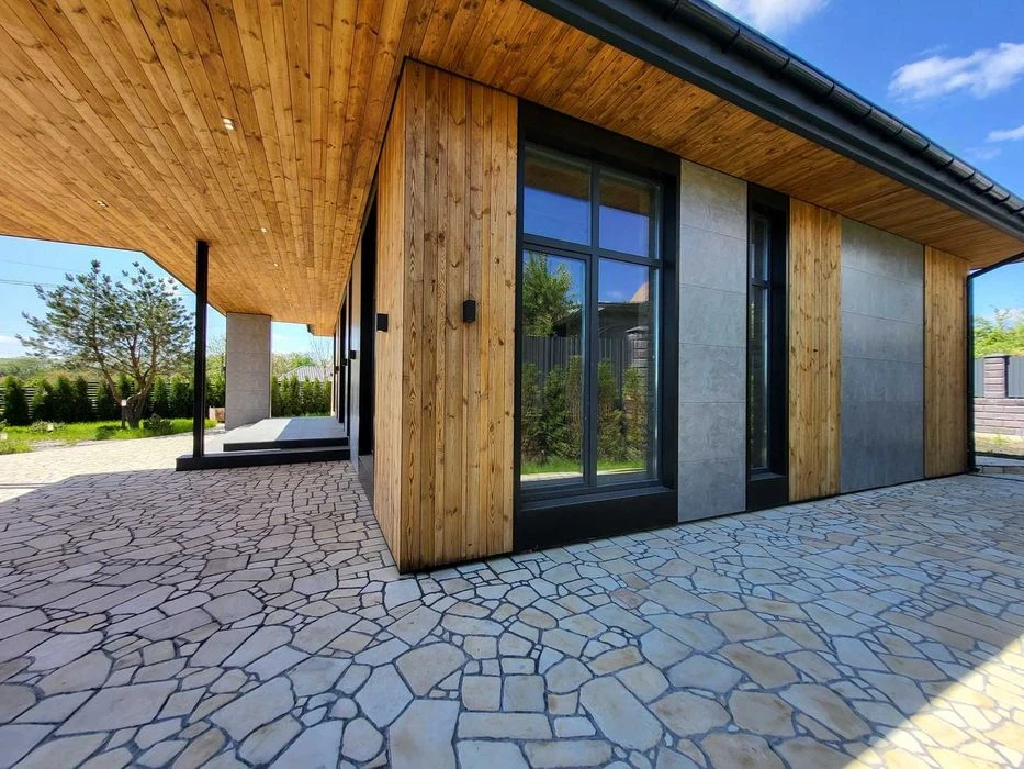 Exclusive one-story house in Pyatnychany