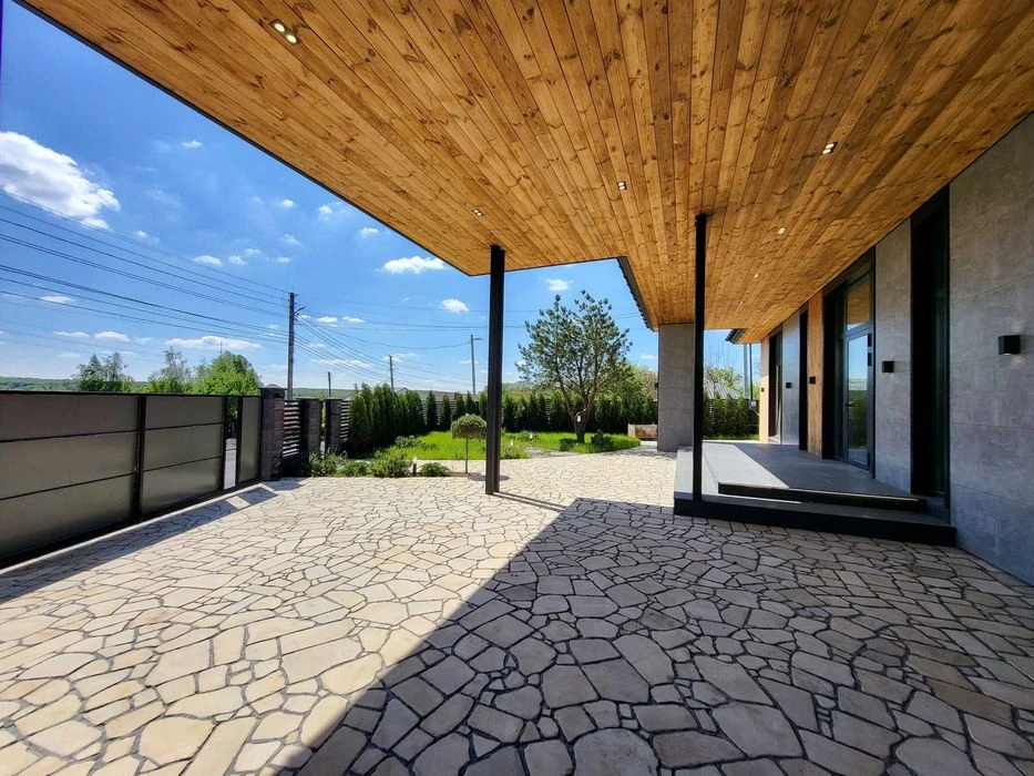 Exclusive one-story house in Pyatnychany