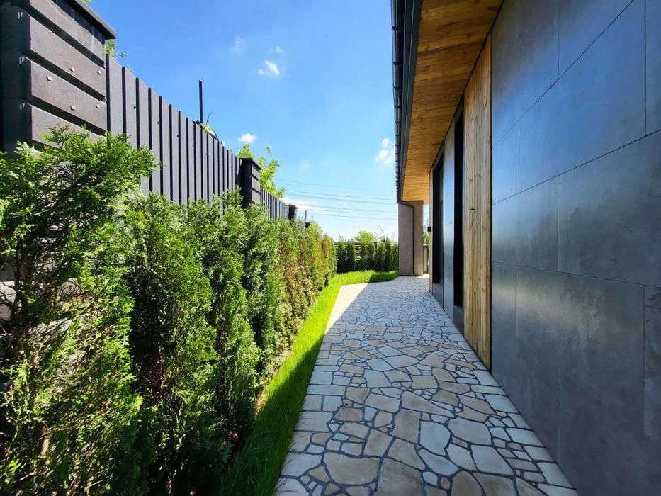 Exclusive one-story house in Pyatnychany